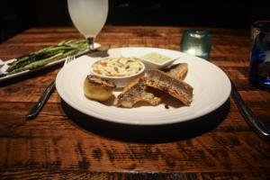 Poros, Pittsburgh, Pennsylvania