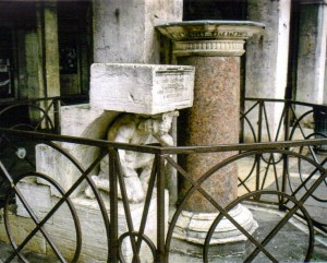 Hunchback statue, Venice