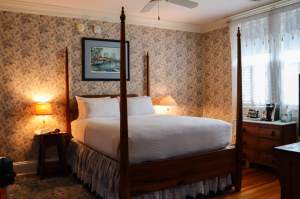 Blue Room, State Street Inn, Dover, Delaware